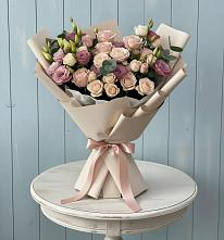 Букет цветов из:  Розы и Лизиантусы в Старой Вичуге