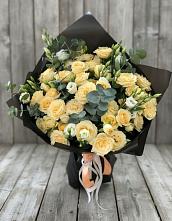Букет цветов из:  Розы и Лизиантусы в Старой Вичуге