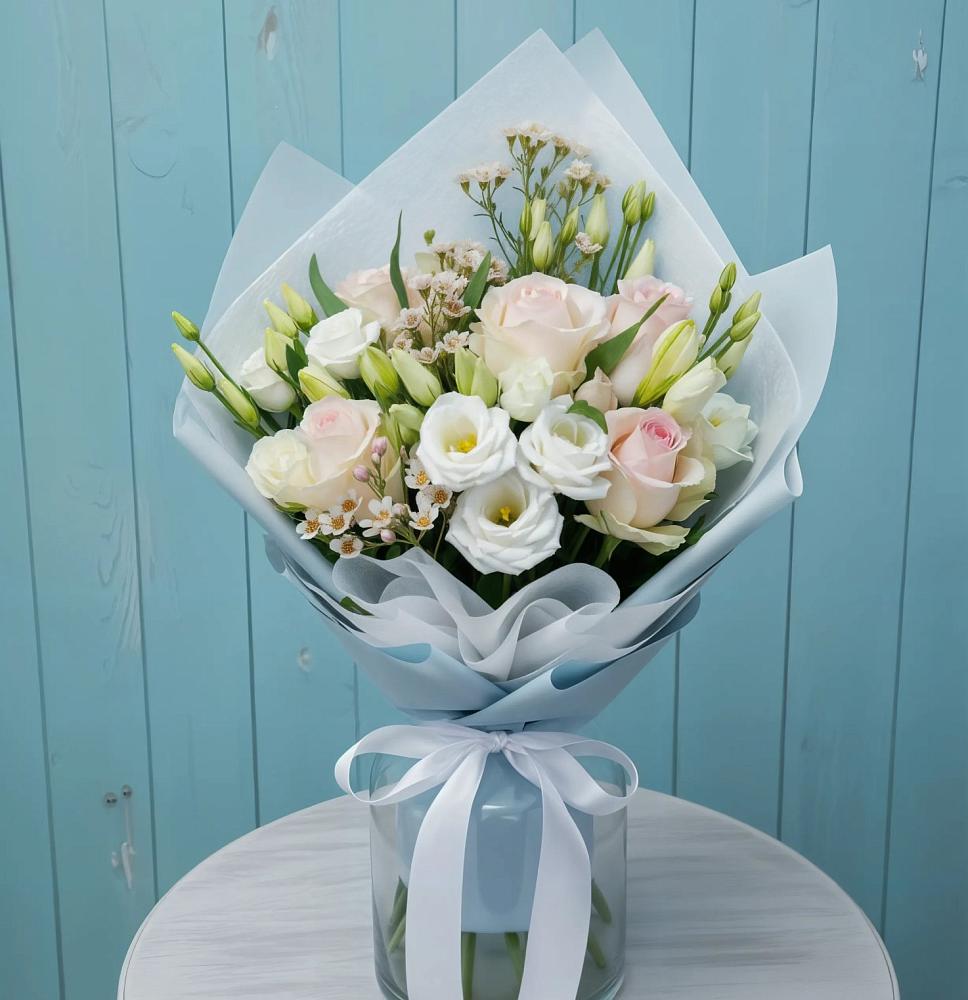 Букет цветов из: Розы и Лизиантусы в Старой Вичуге