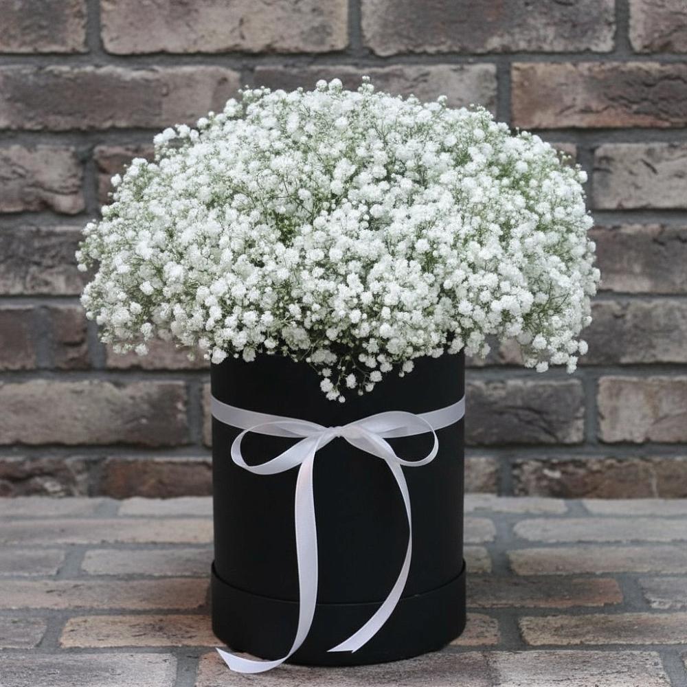 Цветочная композиция из Гипсофила в шляпной коробке в Старой Вичуге