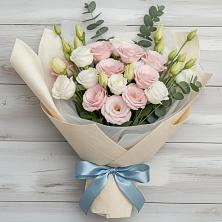 Букет цветов из:  Лизиантусы в Старой Вичуге