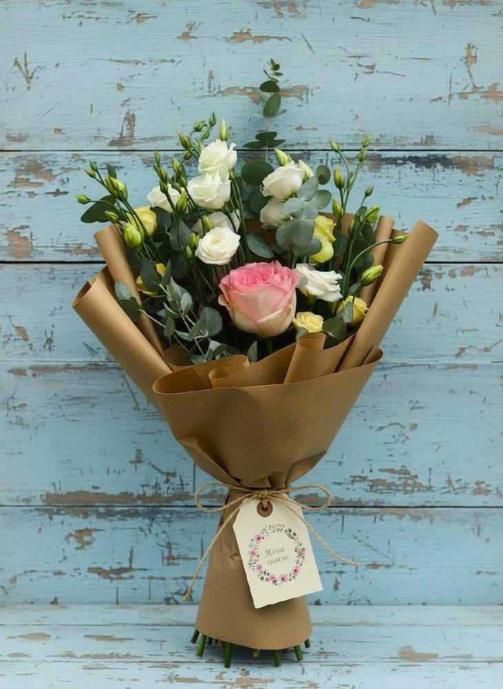 Букет цветов из: Розы и Лизиантусы в Старой Вичуге