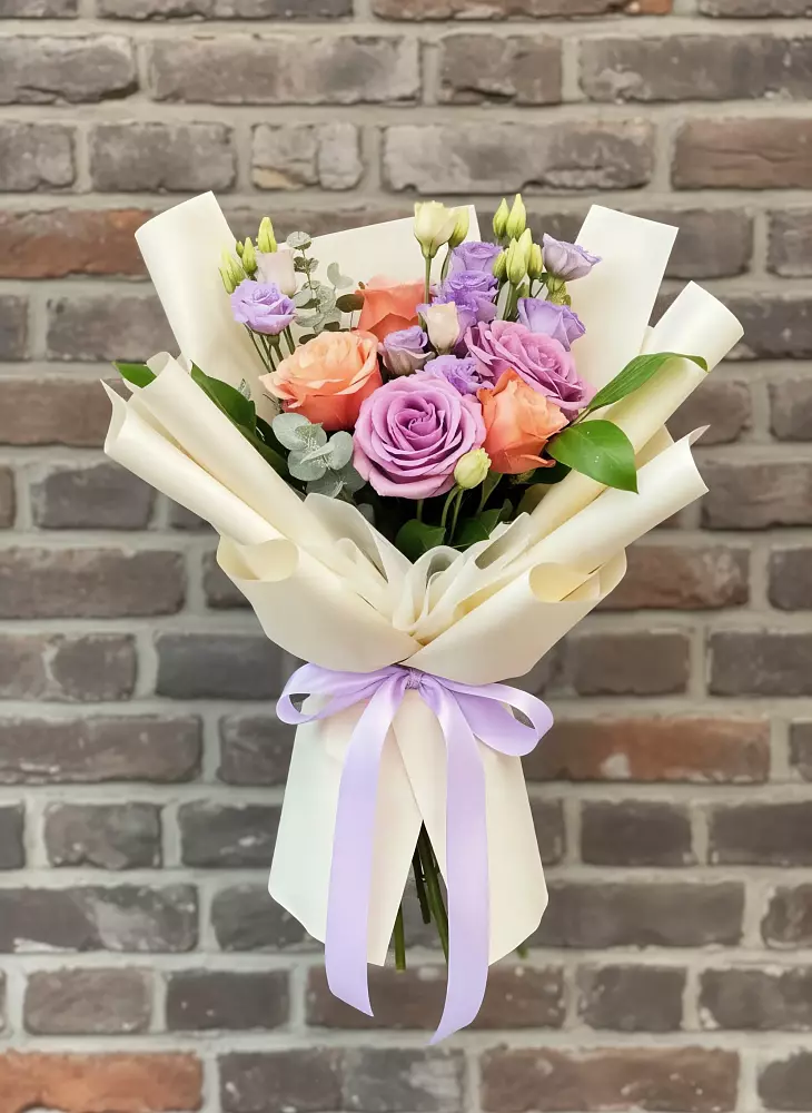 Букет цветов из: Лизиантусы и Розы в Старой Вичуге