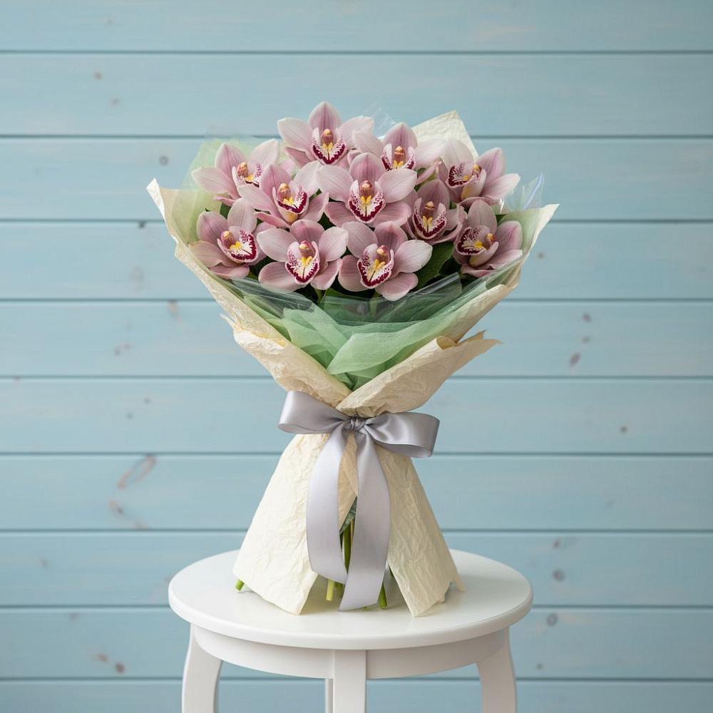 Букет цветов из: Орхидеи и Розы в Старой Вичуге