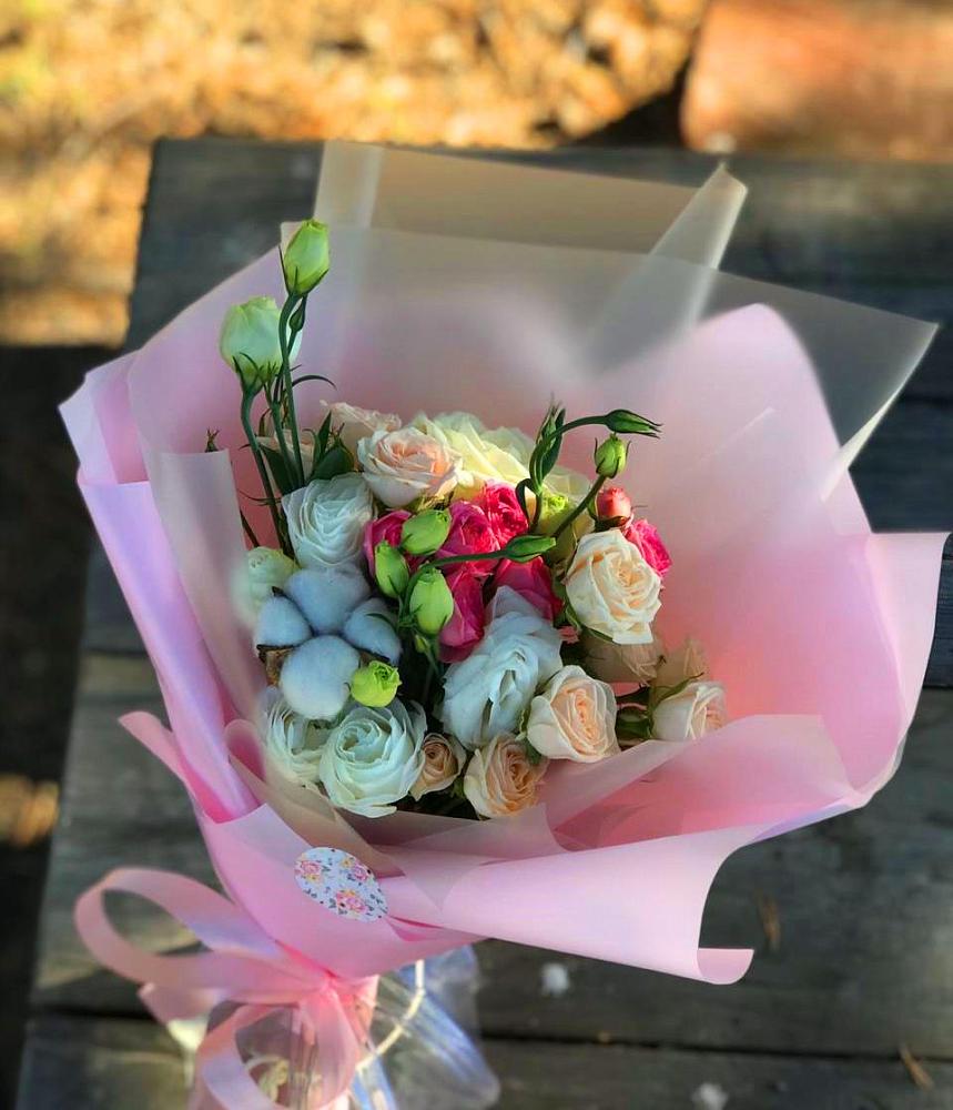 Букет цветов из: Розы и Лизиантусы в Старой Вичуге