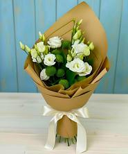 Букет цветов из:  Хризантемы и Лизиантусы в Старой Вичуге