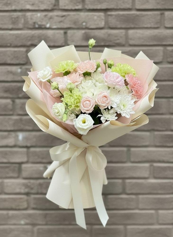 Букет цветов из: Гвоздики, Розы, Лизиантусы и Хризантемы в Старой Вичуге