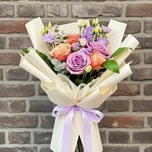 Букет цветов из:  Лизиантусы и Розы в Старой Вичуге