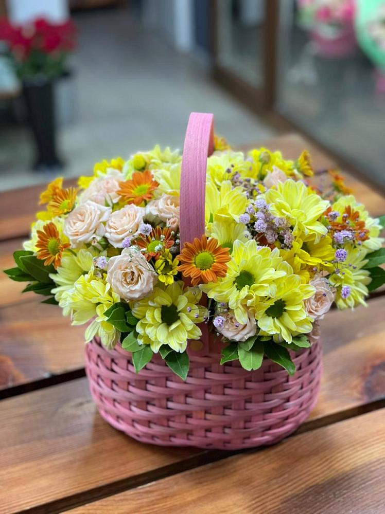 Цветочная композиция из Хризантемы и Розы в корзине в Старой Вичуге