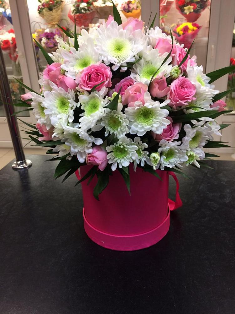 Цветочная композиция из Розы и Хризантемы в шляпной коробке в Старой Вичуге