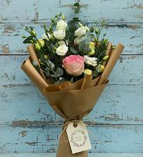 Букет цветов из:  Розы и Лизиантусы в Старой Вичуге
