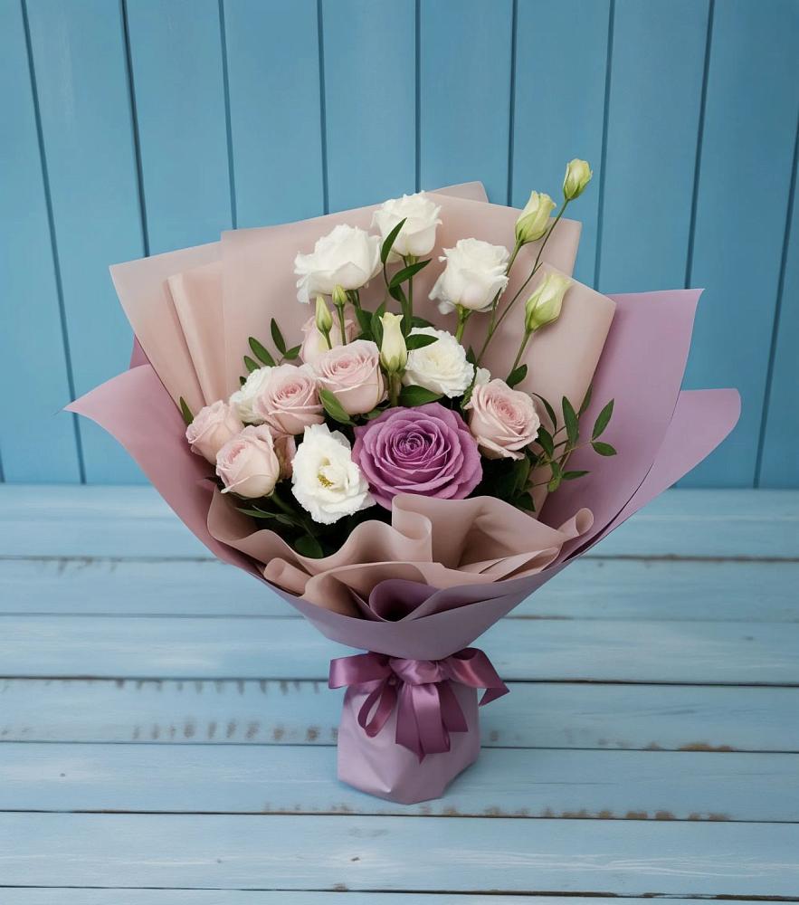 Букет цветов из: Розы и Лизиантусы в Старой Вичуге