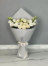 Букет цветов из:  Розы и Лизиантусы в Старой Вичуге